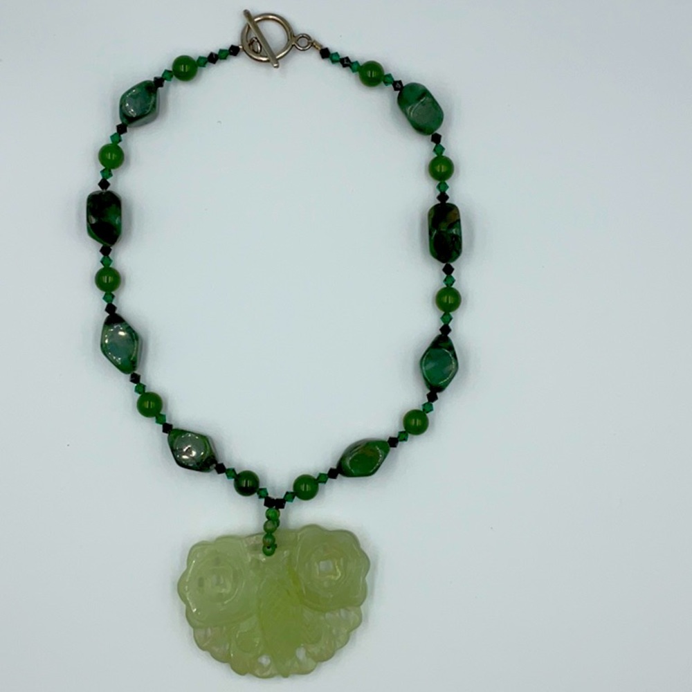 JADE PENDANT NECKLACE